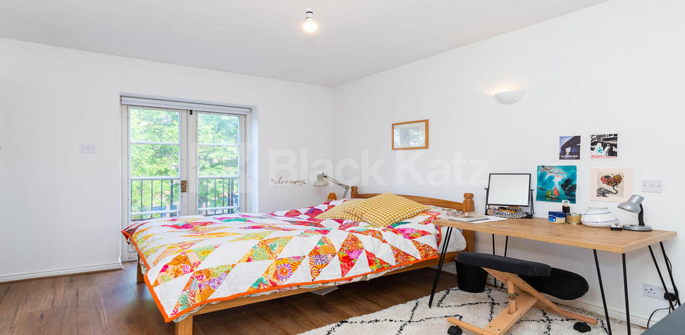 			4 DOUBLE AND TWO BATHROOMS!, 4 Bedroom, 2 bath, 1 reception House			 Stock Orchard Crescent, CALEDONIAN ROAD 